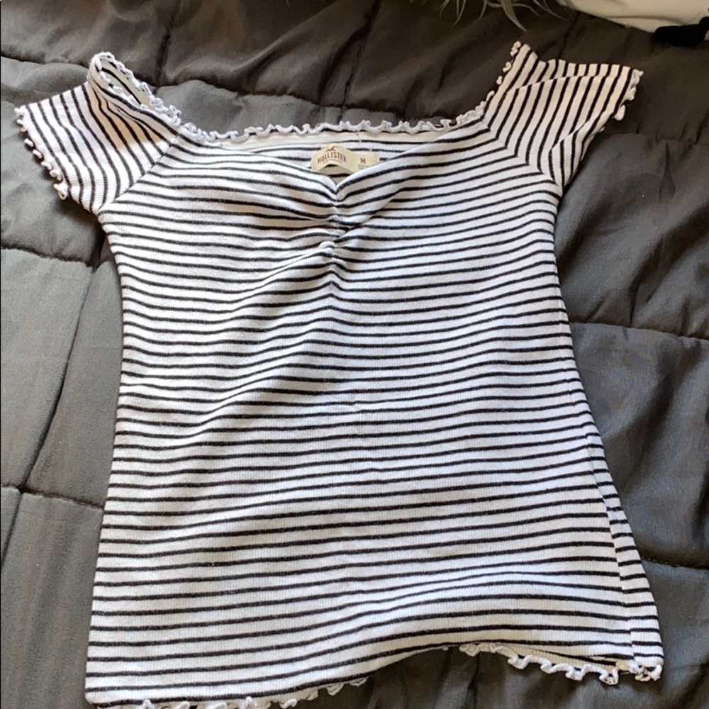 HOLLISTER OFF THE SHOULDER SHIRT